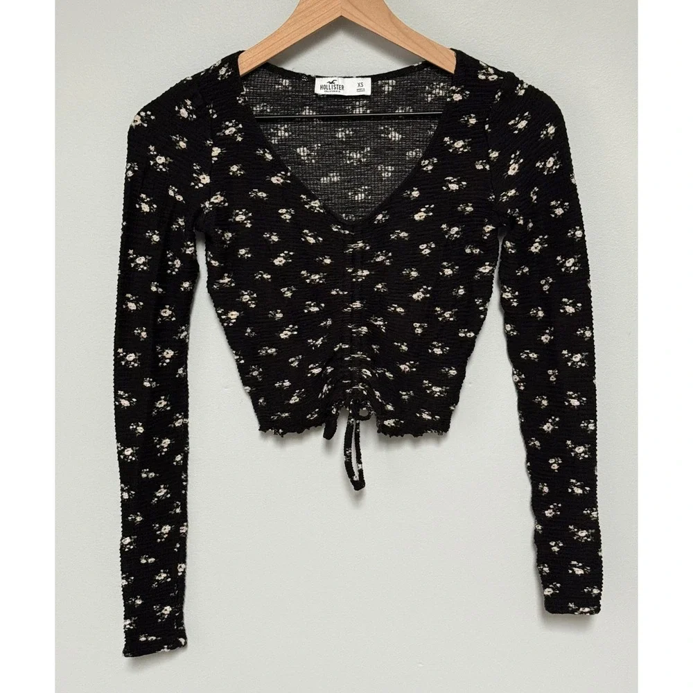 Hollister Women's Black Floral Textured Long Sleeve Cinched Front Crop Top Sz XS